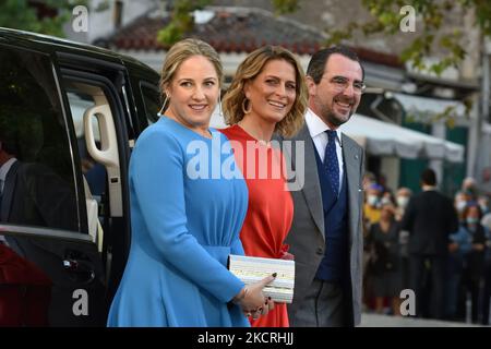 Prinzessin Theodora (L), Prinzessin Tatiana (M) und Prinz Nikolaos (R) kommen zur Hochzeit von Prinz Philippos mit Nina Flohr in die Metropolkathedrale von Athen. (Foto von Nicolas Koutsokostas/NurPhoto) Stockfoto