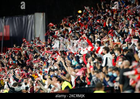 Träger des La Liga-Spiels zwischen Rayo Vallecano und dem FC Barcelona im Estadio de Vallecas in Madrid. (Foto von DAX Images/NurPhoto) Stockfoto