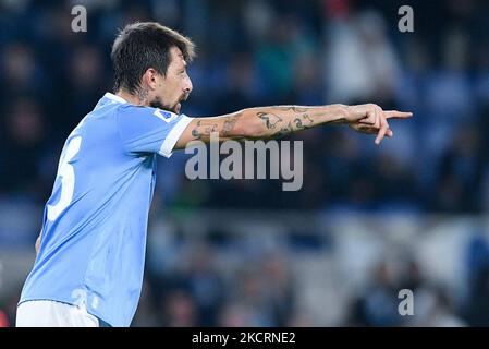 Francesco Acerbi von SS Lazio Gesten während der Serie Ein Spiel zwischen SS Lazio und ACF Fiorentina im Stadio Olimpico, Rom, Italien am 27. Oktober 2021. (Foto von Giuseppe Maffia/NurPhoto) Stockfoto