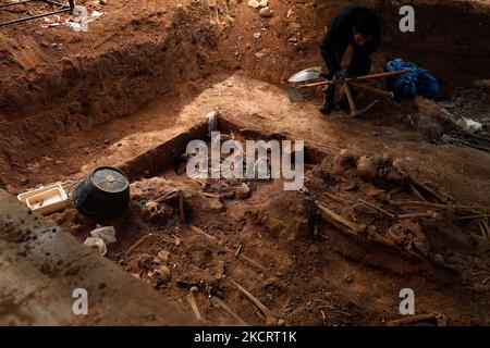 Überreste von Personen, die während des spanischen Bürgerkrieges von Franco-Truppen angeschossen wurden, wurden am 29.. Oktober 2021 in Belchite gefunden. (Foto von Juan Carlos Lucas/NurPhoto) Stockfoto