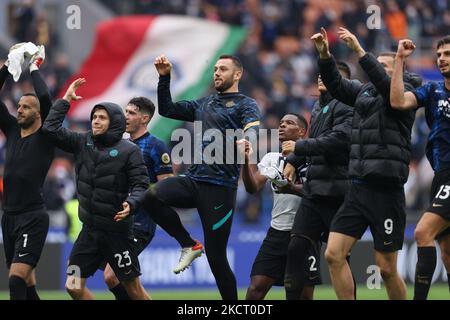 Die Spieler des FC Internazionale feiern nach dem Sieg in der italienischen Fußballserie Ein Spiel Inter - FC Internazionale gegen Udinese Calcio am 31. Oktober 2021 im Stadion San Siro in Mailand, Italien (Foto: Francesco Scaccianoce/LiveMedia/NurPhoto) Stockfoto