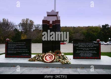 Kriegsdenkmal für gefallene kanadische Soldaten vor einem Hindu-Tempel in Toronto, Ontario, Kanada, am 23. Oktober 2010. (Foto von Creative Touch Imaging Ltd./NurPhoto) Stockfoto