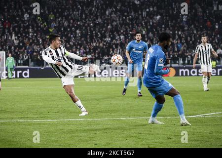 Juventus Forward Paulo Dybala (10) schießt den Ball während des UEFA Champions League Gruppenfußballspiels Nr.4 JUVENTUS - ZENIT am 02. November 2021 im Allianz Stadium in Turin, Piemont, Italien. (Foto von Matteo Bottanelli/NurPhoto) Stockfoto