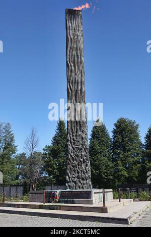 Auf dem Holocaust-Mahnmal in Toronto, Kanada, brennt während des Yom Kippur, dem höchsten aller jüdischen Feiertage, eine Flamme. (Foto von Creative Touch Imaging Ltd./NurPhoto) Stockfoto