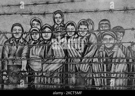 Radierung am Holocaust-Mahnmal in Toronto, Kanada, mit der Darstellung der Kinder, die die Konzentrationslager Auschwitz-Birkenau überlebt haben. (Foto von Creative Touch Imaging Ltd./NurPhoto) Stockfoto