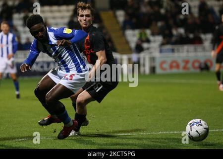 Zaine Francis-Angol von Hartlepool United im Einsatz mit Lewis Warrington von Everton während des Spiels der EFL Trophy zwischen Hartlepool United und Everton im Victoria Park, Hartlepool, am Dienstag, den 2.. November 2021. (Foto von Mark Fletcher/MI News/NurPhoto) Stockfoto