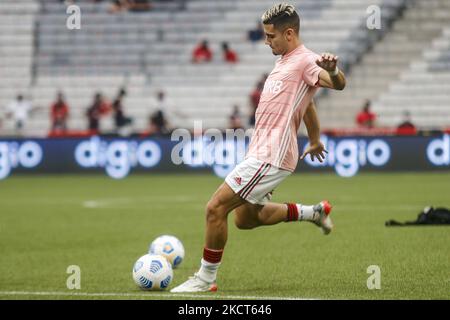 Flamengo-Spieler Andreas Pereira beim Aufwärmen vor dem Spiel gegen Athletico PR in der Arena da Baixada in Curitiba/PR - Brasilien (Foto: Gabriel Machado/NurPhoto) Stockfoto