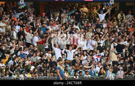 Sydney, Australien. 05.. November 2022. Cricket-Fans während des ICC Men's World Cup Group 1-Spiels T20 zwischen England und Sri Lanka am 05. November 2022 in Sydney, Australien, auf dem Sydney Cricket Ground. DAS BILD DARF NUR REDAKTIONELL VERWENDET WERDEN – ES DARF NICHT KOMMERZIELL VERWENDET WERDEN. Keine Verwendung bei Wetten, Spielen oder Veröffentlichungen einzelner Clubs/Vereine/Spieler. Kredit: Izhar Ahmed Khan/Alamy Live Nachrichten/Alamy Live Nachrichten Stockfoto