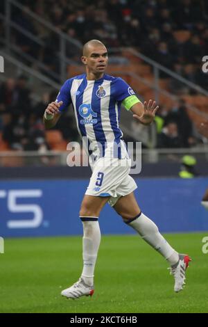 Pepe vom FC Porto beim UEFA Champions League-Spiel der Gruppe B zwischen dem AC Mailand und dem FC Porto im San Siro Stadium, am 03. November 2021 in Mailand, Italien (Foto: Mairo Cinquetti/NurPhoto) Stockfoto