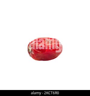 Kleine verfaulte Tomate isoliert auf weißem Hintergrund. Stockfoto