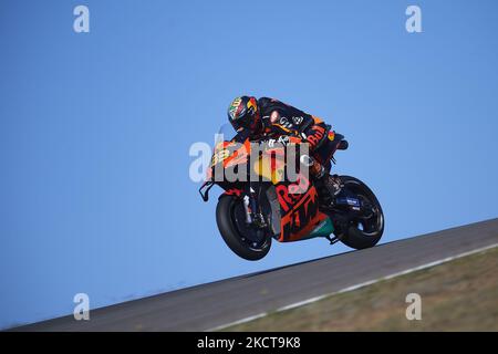 Brad Binder (33) aus Südafrika und Red Bull KTM Factory Racing beim freien Training des Grande Premio Brembo do Algarve am 5. November 2021 auf der Autodromo do Algarve in Lagoa, Algarve, Faro. (Foto von Jose Breton/Pics Action/NurPhoto) Stockfoto