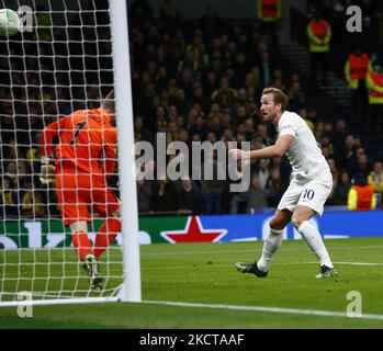 Harry Kane von Tottenham Hotspur punktet während der Europa Conference League Group G zwischen Tottenham Hotspur und Vitesse am 04.. November 2021 im Tottenham Hotspur-Stadion in London, England (Foto by Action Foto Sport/NurPhoto) Stockfoto