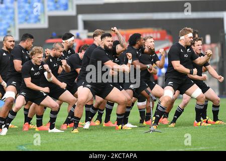 Die All Blacks spielen den Haka während des Matches der Autumn Nations Series 2021 zwischen Italien und Neuseeland All Blacks am 6. November 2021 im Stadio Olimpico, Rom, Italien. (Foto von Giuseppe Maffia/NurPhoto) Stockfoto