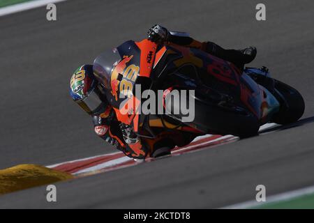 Brad Binder (33) aus Südafrika und Red Bull KTM Factory Racing während des Qualifyings des Grande Premio Brembo do Algarve am 6. November 2021 auf der Autodromo do Algarve in Lagoa, Algarve, Faro. (Foto von Jose Breton/Pics Action/NurPhoto) Stockfoto