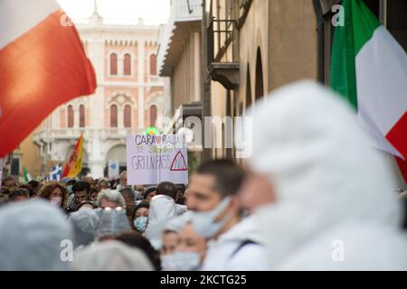 Allgemeine Ansicht der Demonstranten ohne Green Pass am 6. November 2021 in Padua, Italien. (Foto von Massimo Bertolini/NurPhoto) Stockfoto