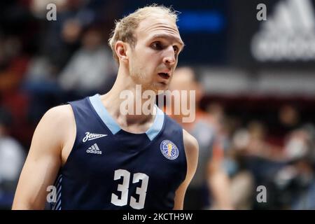 Conner Frankamp von Zenit schaut während des VTB United League Basketballspiels zwischen Zenit St. Petersburg und Enea Zastal Zielona Gora am 8. November 2021 in der Sibur Arena in Sankt Petersburg, Russland, auf. (Foto von Mike Kireev/NurPhoto) Stockfoto