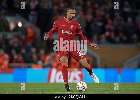 Joel Matip aus Liverpool hat beim UEFA Champions League-Spiel der Gruppe B zwischen dem FC Liverpool und Atletico Madrid am 3. November 2021 in Anfield in Liverpool, Großbritannien, bestanden. (Foto von Jose Breton/Pics Action/NurPhoto) Stockfoto