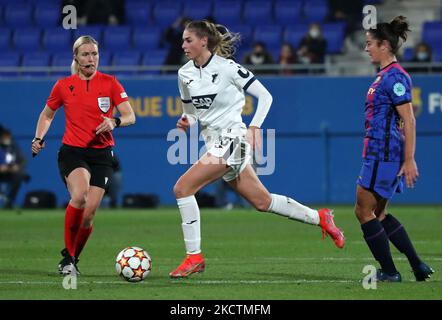 Jule Brand während des Spiels zwischen dem FC Barcelona und der TSG 1899 Hoffenheim, das der 3. Woche der Gruppenphase der UEFA Womens Champions League entspricht, die am 10.. November 2021 im Johan Cruyff Stadium in Barcelona, Spanien, gespielt wurde. -- (Foto von Urbanandsport/NurPhoto) Stockfoto