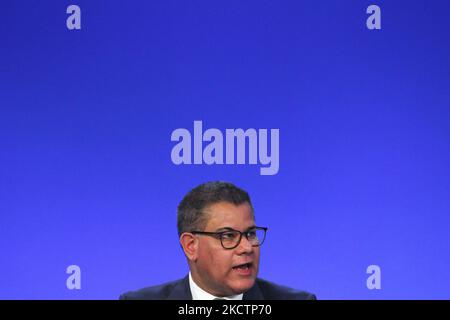 COP26 Präsident Alok Sharma nimmt am dreizehnten Tag der Klimakonferenz der Vereinten Nationen (COP 26) am 12. November 2021 in Glasgow, Schottland, an einer Plenarsitzung zur Bestandsaufnahme Teil. (Foto von Ewan Bootman/NurPhoto) Stockfoto