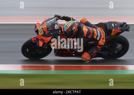 Brad Binder (33) aus Südafrika und Red Bull KTM Factory Racing beim freien Training des Gran Premio Red Bull de España auf dem Ricardo Tormo Circuit am 12. November 2021 in Valencia, Spanien. (Foto von Jose Breton/Pics Action/NurPhoto) Stockfoto