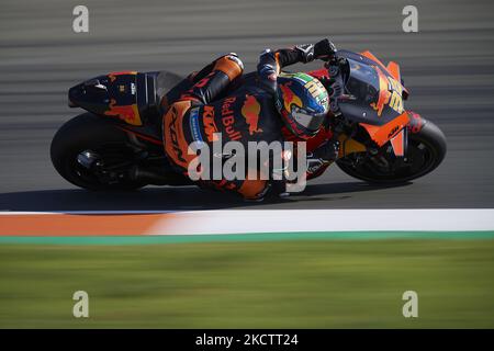 Brad Binder (33) aus Südafrika und Red Bull KTM Factory Racing während des Qualifyings des Gran Premio Red Bull de España auf dem Ricardo Tormo Circuit am 13. November 2021 in Valencia, Spanien. (Foto von Jose Breton/Pics Action/NurPhoto) Stockfoto