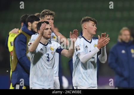 Nathan Patterson und Andy Robertson in Aktion während der FIFA WM 2022 Qualifying Round zwischen Moldawien und Schottland, Freitag, 12. November 2021, in Chisinau, Moldawien. (Foto von Alex Nicodim/NurPhoto) Stockfoto