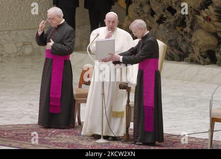 Papst Franziskus kommt am Mittwoch, den 17. November 2021, zu seiner wöchentlichen Generalaudienz in der Aula Paul VI. Im Vatikan. (Foto von Massimo Valicchia/NurPhoto) Stockfoto