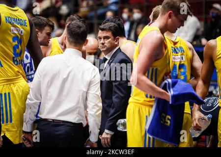 ALBA Berlin-Cheftrainer Israel Gonzalez (C) während des EuroLeague-Basketballspiels zwischen Zenit St. Petersburg und ALBA Berlin am 17. November 2021 in der Sibur Arena in Sankt Petersburg, Russland. (Foto von Mike Kireev/NurPhoto) Stockfoto