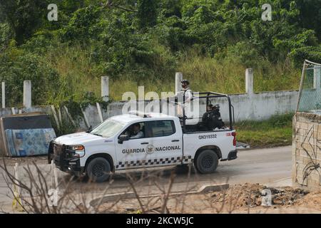 Mitglieder der Nationalgarde (Guardia Nacional de México) im Zentrum von Tulum. Am Montag, den 15. November 2021, in Tulum, Quintana Roo, Mexiko. (Foto von Artur Widak/NurPhoto) Stockfoto