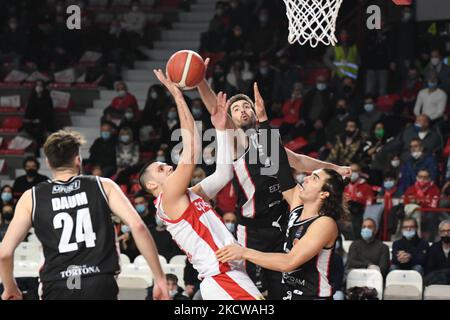 -5 Alessandro Gentile OpenJobMetis Varese während des LBA Italien Championship Matches zwischen Openjobmetis Varese und Bertram Dartona in Varese, Italien, am 20. November 2021. (Foto von Fabio Averna/NurPhoto) Stockfoto