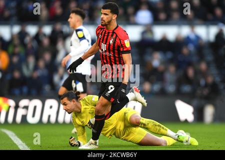 Dominic Solanke vom AFC Bournemouth feiert am Sonntag, dem 21.. November 2021, ein Tor beim Sky Bet Championship-Spiel zwischen Derby County und Bournemouth im Pride Park, Derby. (Foto von Jon Hobley/MI News/NurPhoto) Stockfoto