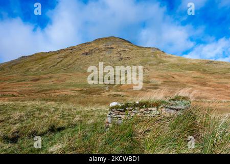 Der heidnische Schrein von Tigh Nam Bodach oder Tigh Nam Cailliche in der Nähe von Loch Lyon in Perthshire, Schottland, der heilige Flusssteine enthält Stockfoto