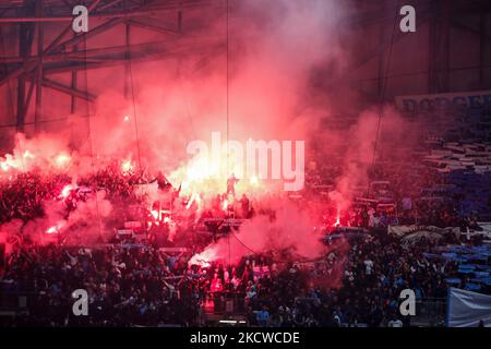 Marseille, Frankreich. 7. April 2022. Olympique Marseille-Fans während eines Fußballspieles der UEFA Conference League zwischen Olympique Marseille und dem PAOK FC (Foto: © Giannis Papanikos/ZUMA Press Wire) Stockfoto