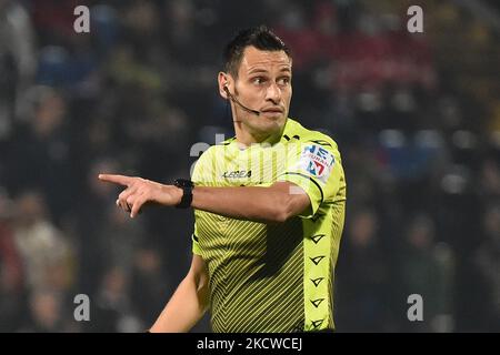 Der Schiedsrichter Maurizio Mariani während der italienischen Fußball-Meisterschaft Liga BKT AC Pisa gegen Benevento Calcio am 21. November 2021 in der Arena Garibaldi in Pisa, Italien (Foto von Gabriele Masotti/LiveMedia/NurPhoto) Stockfoto