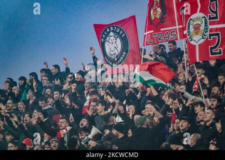 AC Monza-Fans während der italienischen Fußball-Liga BKT AC Monza gegen Como 1907 am 21. November 2021 im Stadio Brianteo in Monza (MB), Italien (Foto: Luca Rossini/LiveMedia/NurPhoto) Stockfoto