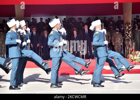 Truppen der libanesischen Armee nehmen an einer Militärparade zum 78.. Jahrestag des Unabhängigkeitstages des Libanon Teil, die am 22. November 2021 im Verteidigungsministerium in Yarzeh am östlichen Stadtrand von Beirut stattfindet. - Der Unabhängigkeitstag erinnert an das Ende des französischen Mandats im Libanon im November 1943. (Foto von Fadel Itani/NurPhoto) Stockfoto