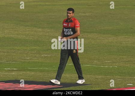 Der bangladeschische Taskin Ahmed beim ersten internationalen Cricket-Spiel Twenty20 zwischen Bangladesch und Pakistan im Sher-e-Bangla National Cricket Stadium in Dhaka am 19. November 2021. (Foto von Ahmed Salahuddin/NurPhoto) Stockfoto