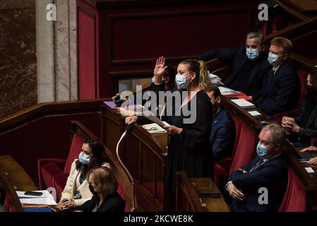 Mathilde Panot, Abgeordneter von La France Insoumise, während der Fragestunde an die Regierung bei der Nationalversammlung am 23. November 2021 in Paris. (Foto von Andrea Savorani Neri/NurPhoto) Stockfoto