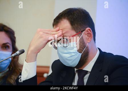 Stefano Patuanelli während der Pressekonferenz der 5-Sterne-Bewegung zum Thema erneuerbare Energien am 23. November 2021 im Palazzo dei Gruppi Parlamentari in Rom, Italien (Foto: Gloria Imbrogno/LiveMedia/NurPhoto) Stockfoto