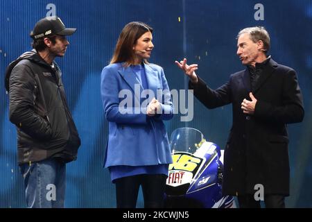 Valentino Rossi und Lin Jarvis während der „One More Lap“-Veranstaltung, die anlässlich des Endes der MotoGP-Karriere von Rossi im Rahmen der EICMA-Motorradmesse am 25. November 2021 in Mailand, Italien, organisiert wurde. (Foto von Jakub Porzycki/NurPhoto) Stockfoto