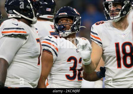Chicago-Bären laufen zurück David Montgomery (32) wird während der zweiten Hälfte eines NFL-Fußballspiels gegen die Detroit Lions in Detroit, Michigan, USA, am Donnerstag, dem 25. November 2021, gesehen. (Foto von Jorge Lemus/NurPhoto) Stockfoto
