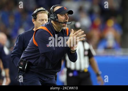 Chicago Bears Cheftrainer Matt Nagy ruft die Spieler während eines NFL-Fußballspiels zwischen den Detroit Lions und den Chicago Bears am Donnerstag, den 25. November 2021, in Detroit, Michigan, USA, zu sich. (Foto von Amy Lemus/NurPhoto) Stockfoto
