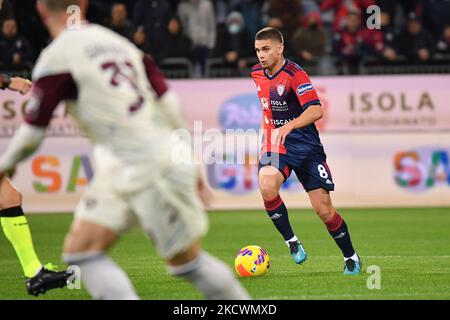 Razvan Marin von Cagliari Calcio während des italienischen Fußballs Serie A Spiel Cagliari Calcio gegen US Salernitana am 26. November 2021 im Unipol Domus in Cagliari, Italien (Foto: Luigi Canu/LiveMedia/NurPhoto) Stockfoto