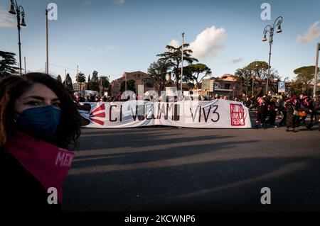 Nationale Demonstration von Non una di meno gegen Frauenmorde und jegliche Gewalt gegen Frauen in Rom, Italien, am 27. November 2021. (Foto von Andrea Ronchini/NurPhoto) Stockfoto