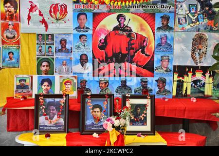 Schrein mit Bildern der Toten, die während des tamilischen Eelam Maaveerar Naal (Heroes Day) am 27. November 2021 in Markham, Ontario, Kanada, gesehen wurden. Der Heroes Day feiert Mitglieder der LTTE (Liberation Tigers of Tamil Eelam), die während des Bürgerkrieges in Sri Lanka getötet wurden. (Foto von Creative Touch Imaging Ltd./NurPhoto) Stockfoto