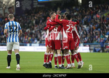 Feiern für Boro, nachdem Duncan Watmore (18) am Samstag, den 27.. November 2021, während des Sky Bet Championship-Spiels zwischen Huddersfield Town und Middlesbrough im John Smith's Stadium, Huddersfield, das erste Tor des Spiels erzielt hat. (Foto von Emily Moorby/MI News/NurPhoto) Stockfoto