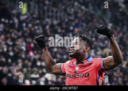 Atalanta-Stürmer Duvan Zapata (91) feiert sein Tor, das er beim Fußballspiel der Serie A, Nr. 14 JUVENTUS - ATALANTA, am 27. November 2021 im Allianz-Stadion in Turin, Piemont, Italien, auf den 0-1. Platz brachte. Endergebnis: Juventus-Atalanta 0-1. (Foto von Matteo Bottanelli/NurPhoto) Stockfoto