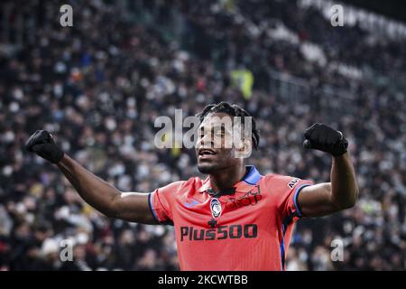 Atalanta-Stürmer Duvan Zapata (91) feiert sein Tor, das er beim Fußballspiel der Serie A, Nr. 14 JUVENTUS - ATALANTA, am 27. November 2021 im Allianz-Stadion in Turin, Piemont, Italien, auf den 0-1. Platz brachte. Endergebnis: Juventus-Atalanta 0-1. (Foto von Matteo Bottanelli/NurPhoto) Stockfoto