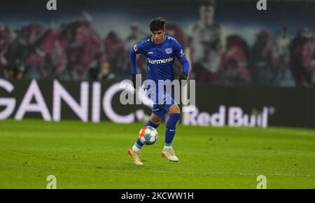 Piero Hincapié aus Leverkusen beim RB Leipzig gegen Leverkusen, Bundesliga, im Redbull-Stadion, Leipzig, Deutschland am 28. November 2021. (Foto von Ulrik Pedersen/NurPhoto) Stockfoto