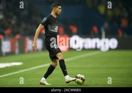 Achraf Hakimi von PSG beim Ligue 1 Uber Eats-Spiel zwischen Paris Saint Germain und dem FC Nantes am 20. November 2021 im Parc des Princes in Paris, Frankreich. (Foto von Jose Breton/Pics Action/NurPhoto) Stockfoto